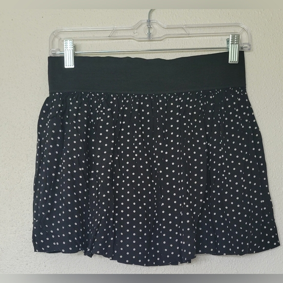 AMERICAN EAGLE black & white polka dots button front mini skirt. size XS - Picture 5 of 6